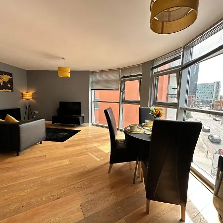 Fantastic And Modern City Centre Flat With Free Parking! Cardiff Exterior photo