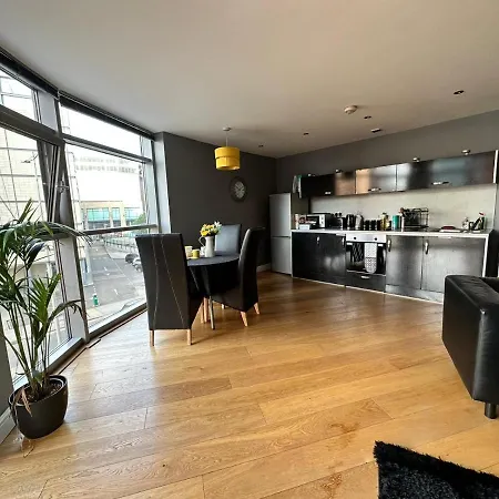 Fantastic And Modern City Centre Flat With Free Parking! Cardiff Exterior photo