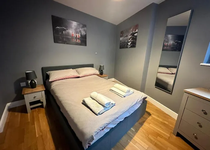 Fantastic And Modern City Centre Flat With Free Parking!