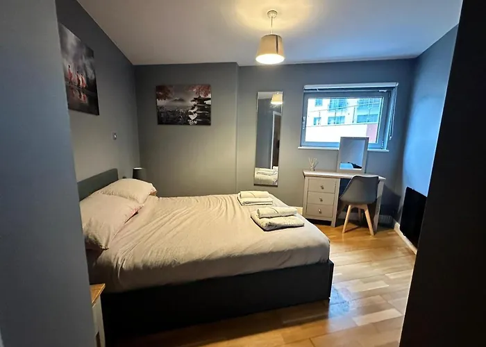 Fantastic And Modern City Centre Flat With Free Parking!