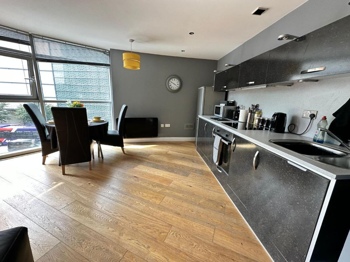 Fantastic And Modern Centre Flat With Free Parking!