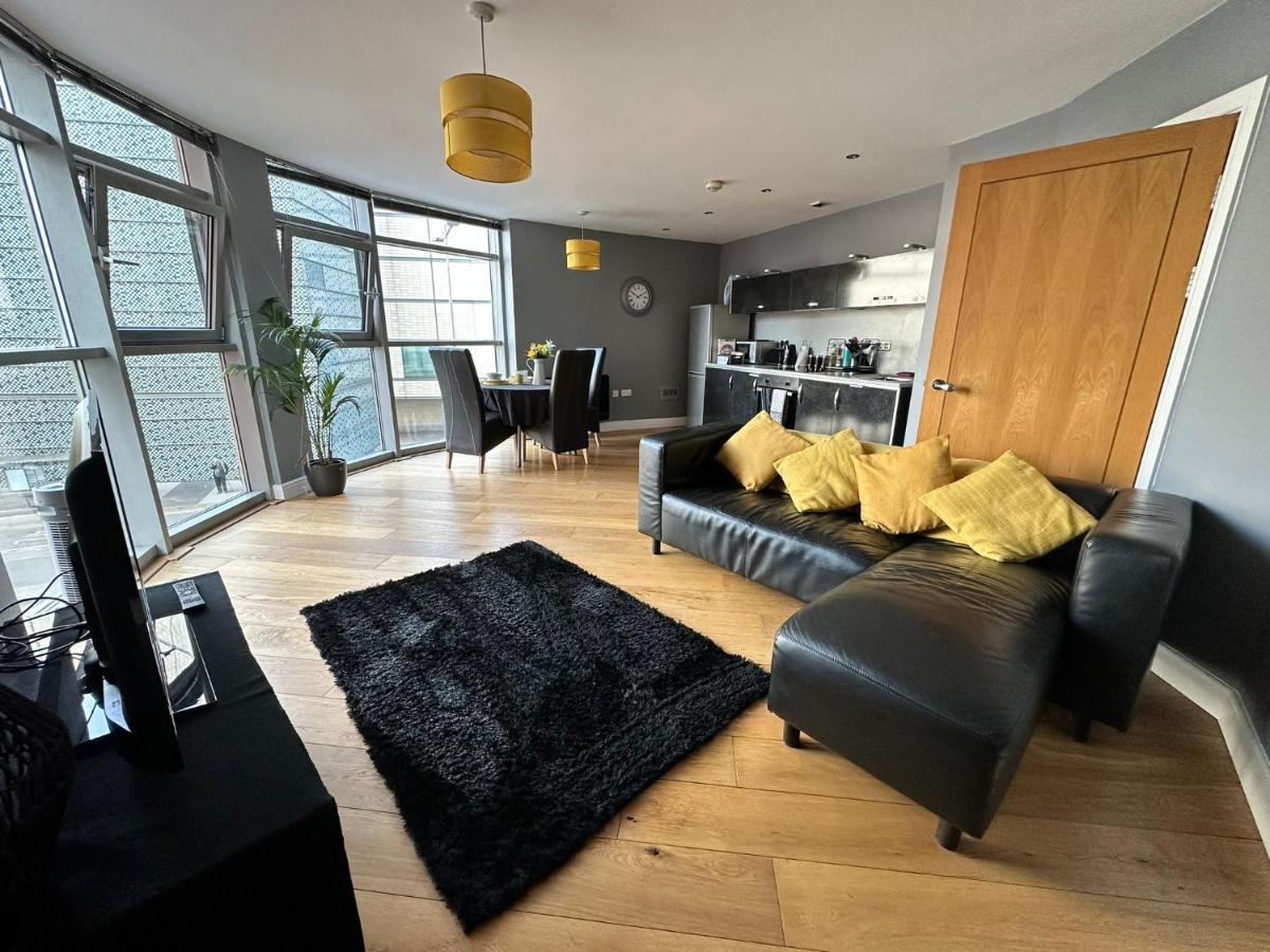 Fantastic And Modern Centre Flat With Free Parking! * Cardiff